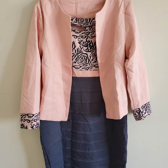 Size 8-12 strecth dress & jacket 2 pices - Picture 2 of 7